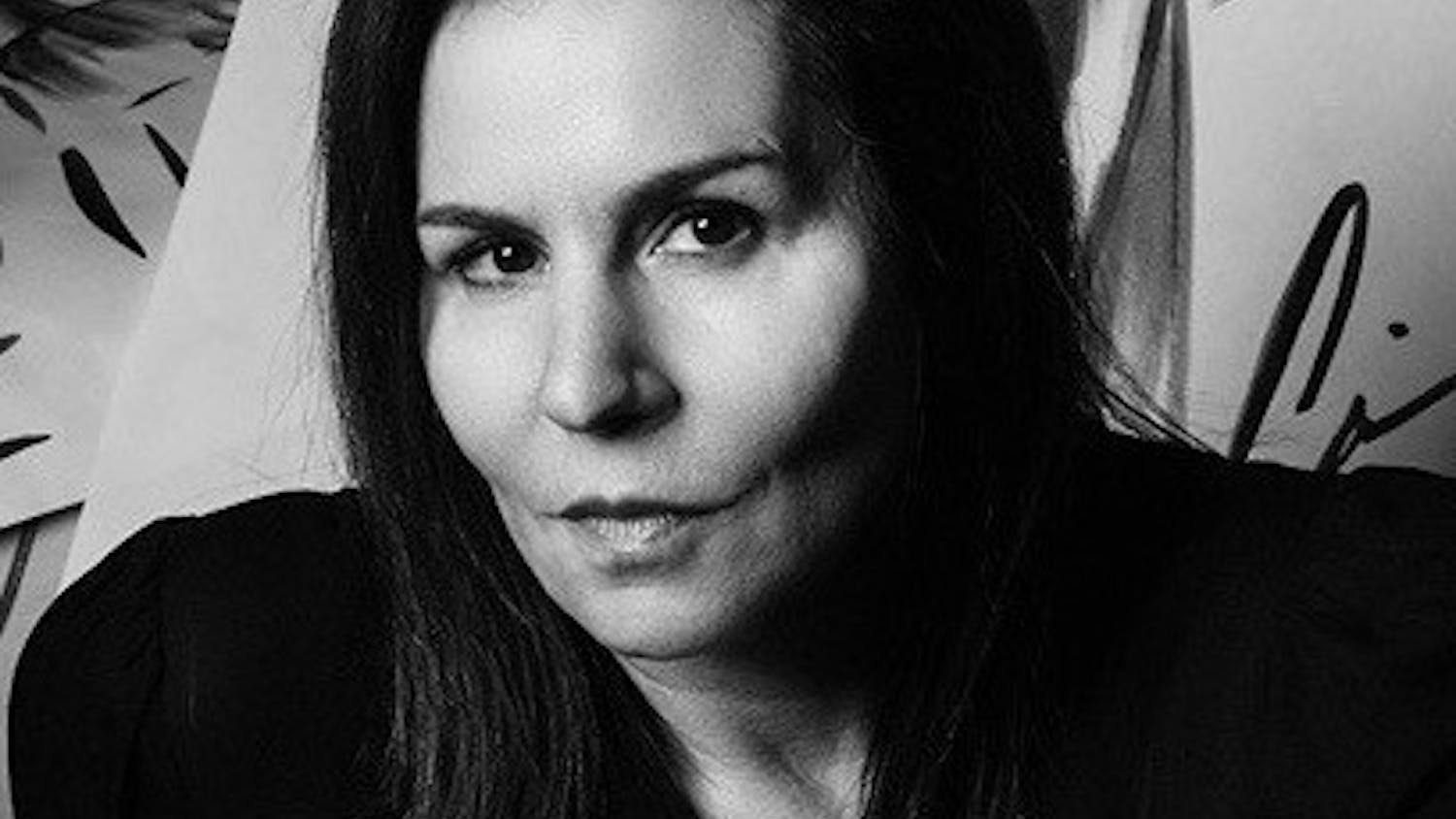 Carrie%2520Mills%2520Head%2520Shot