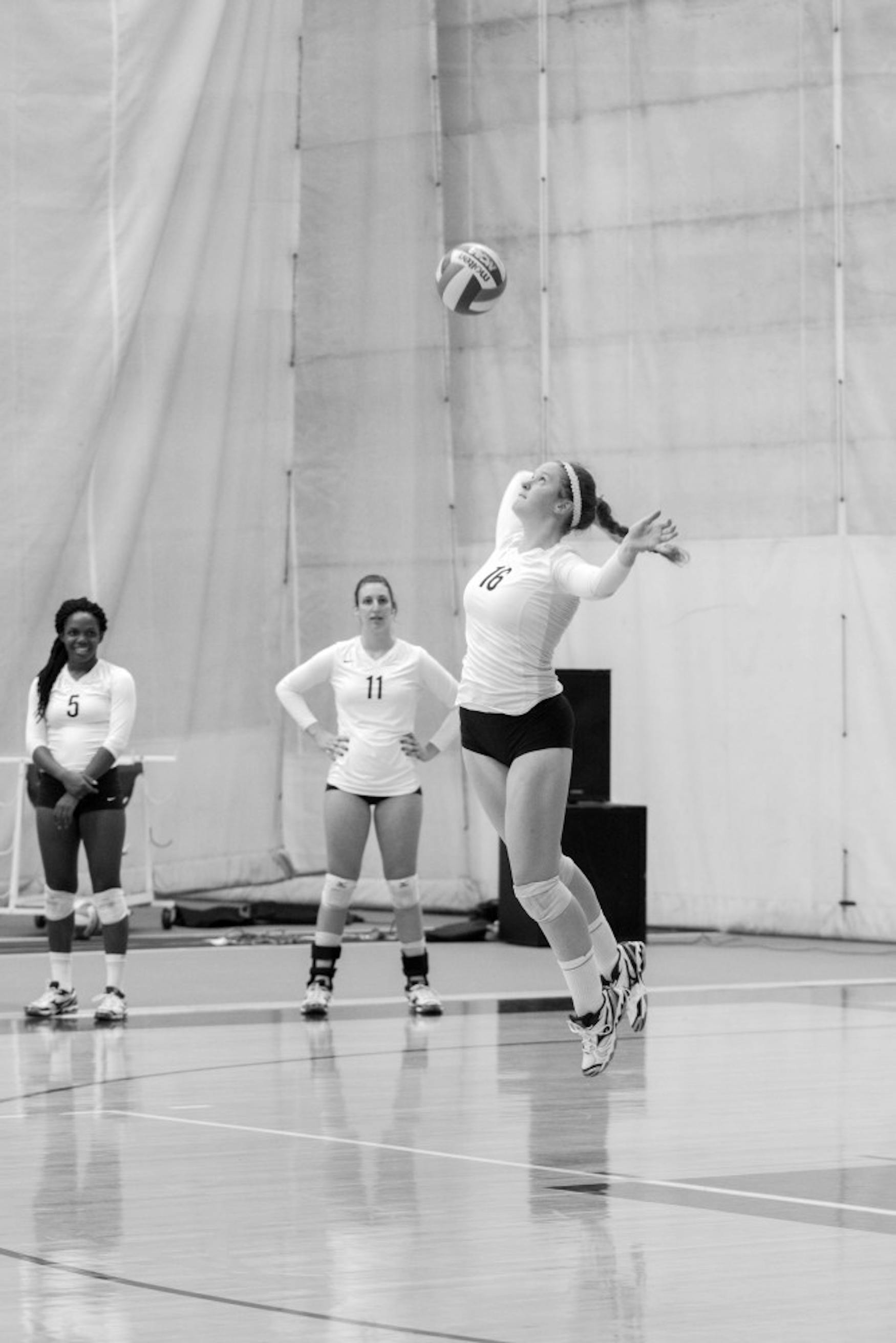 POWER HITTER: Setter Maggie Swenson ’16 (front) prepares a serve in a match against Colby College last September.
