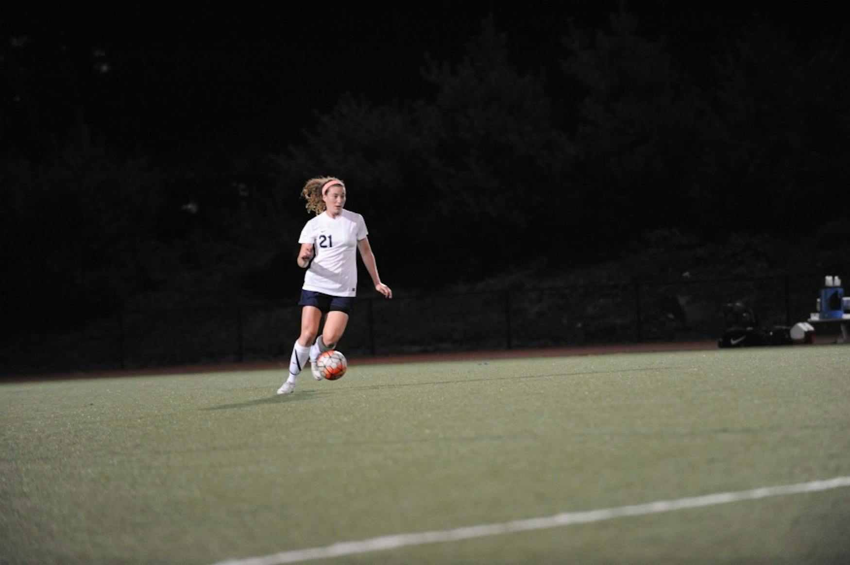 OFF TO A FAST START: Defender Haley Schachter ’16 brings the ball forward during a 2-0 victory over Wheaton College.