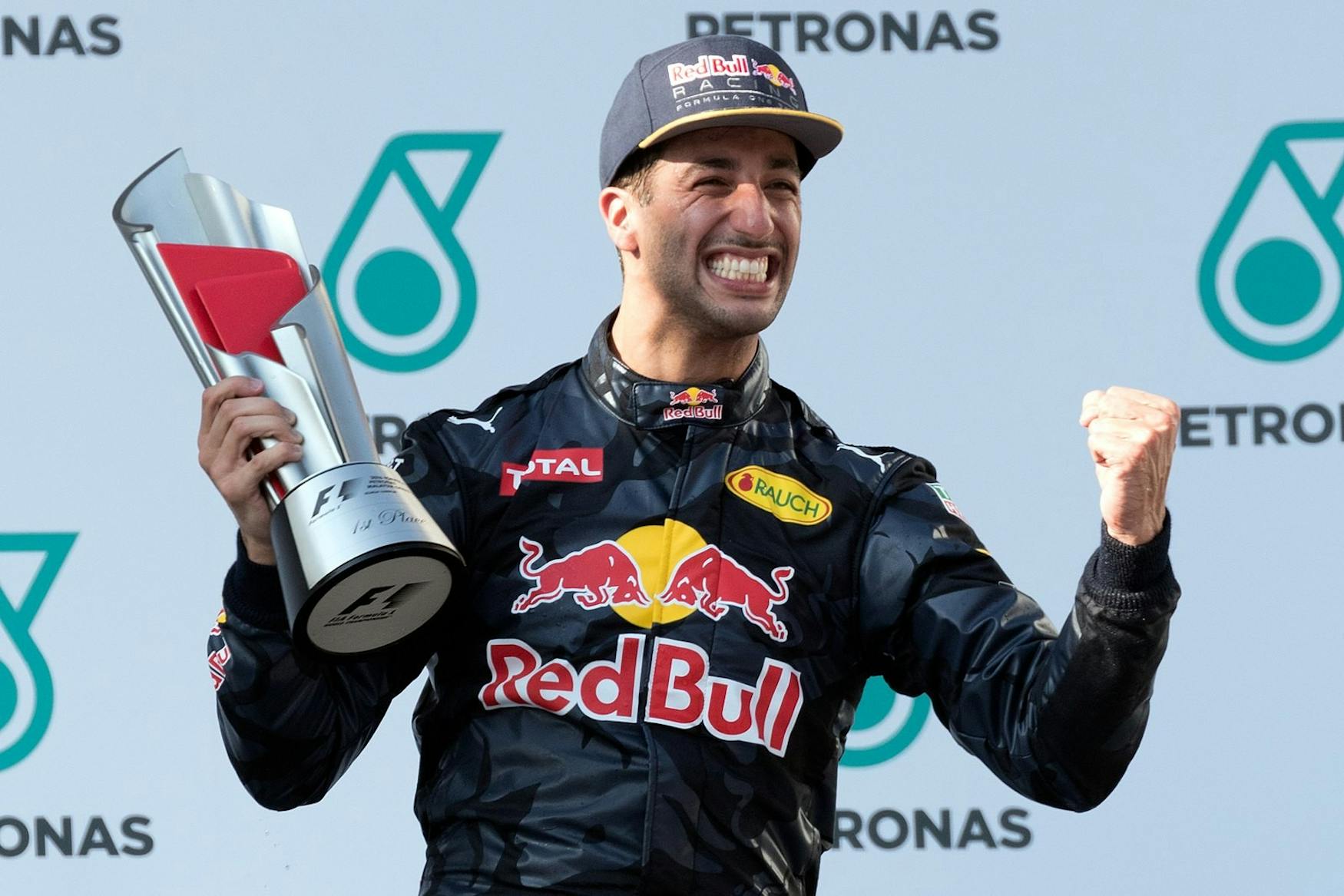 1599px-Daniel_Ricciardo_2016_Malaysia_podium.jpeg