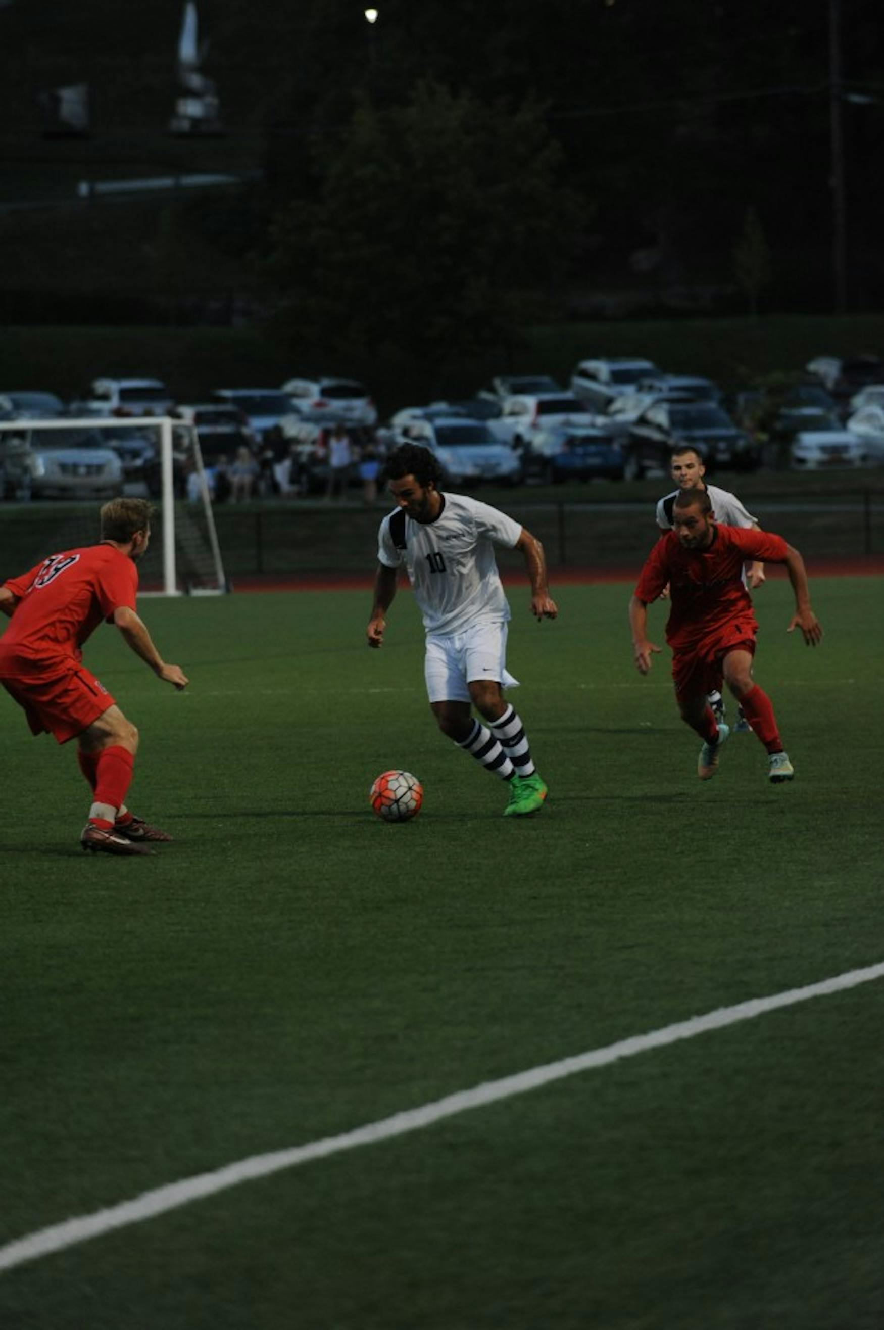 QUICK DRIBBLE: Forward Zach Viera ’17 dribbles the ball upfield against Bridgewater State University this past Tuesday night.