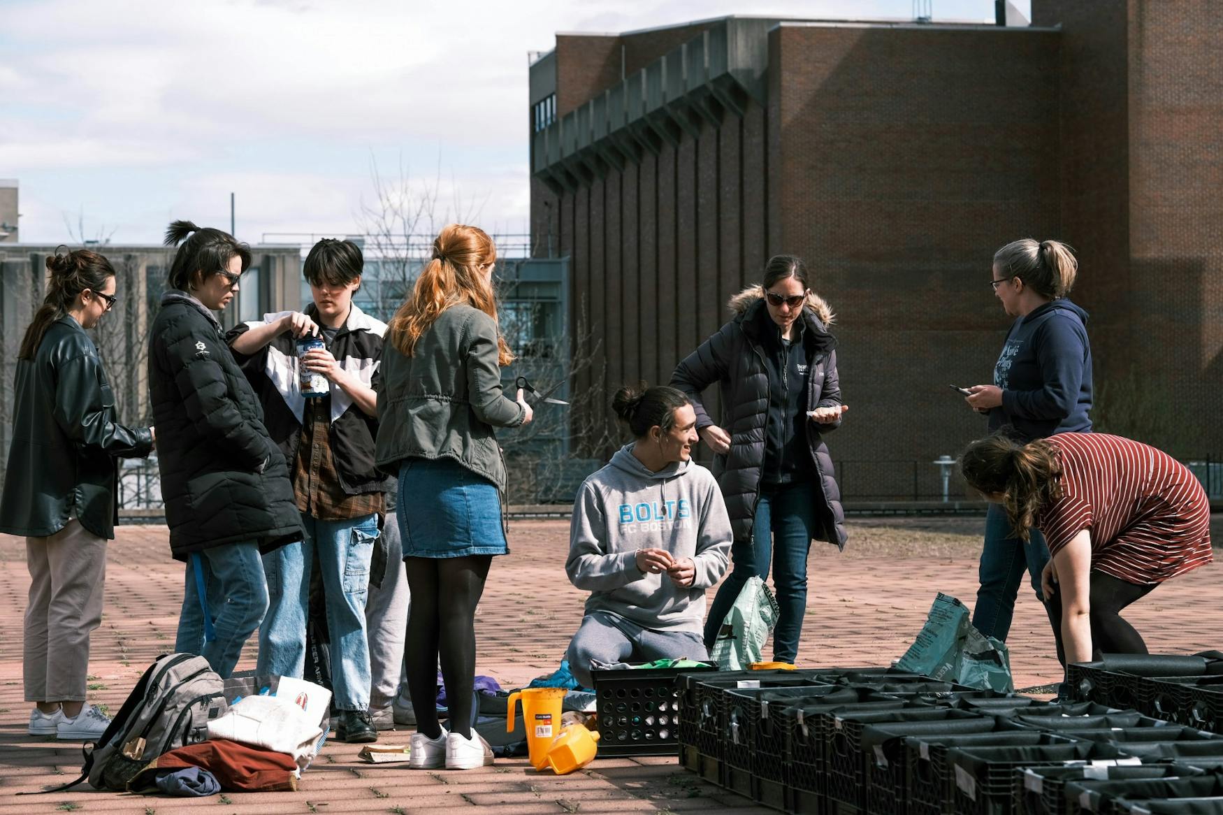 Students came together on the roof of the Gerstenzang Science Library, potting and planting seeds. 