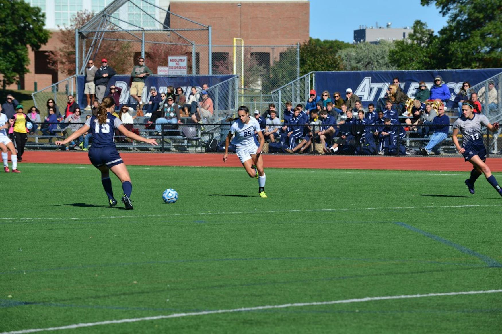 HEADS UP: Forward Melissa Darling '16 sprints forward during the team's 1-0 win over Case Western Reserve University on Sunday.