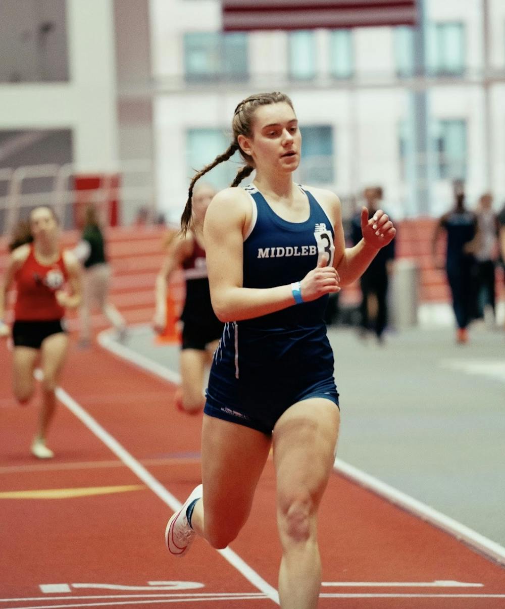 Nikky Sztachelski ’25 finishes strong in an indoor race at Boston University.