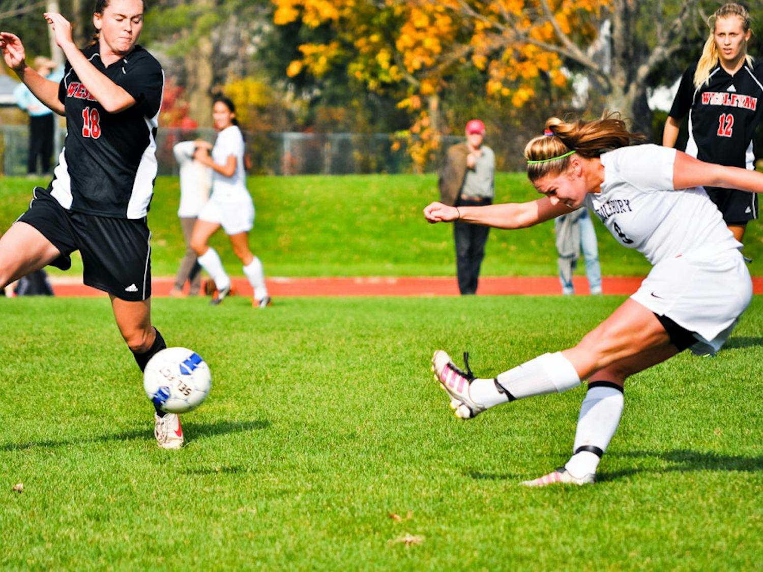 WomanSoccer-LeahFessler-color-4-of-5