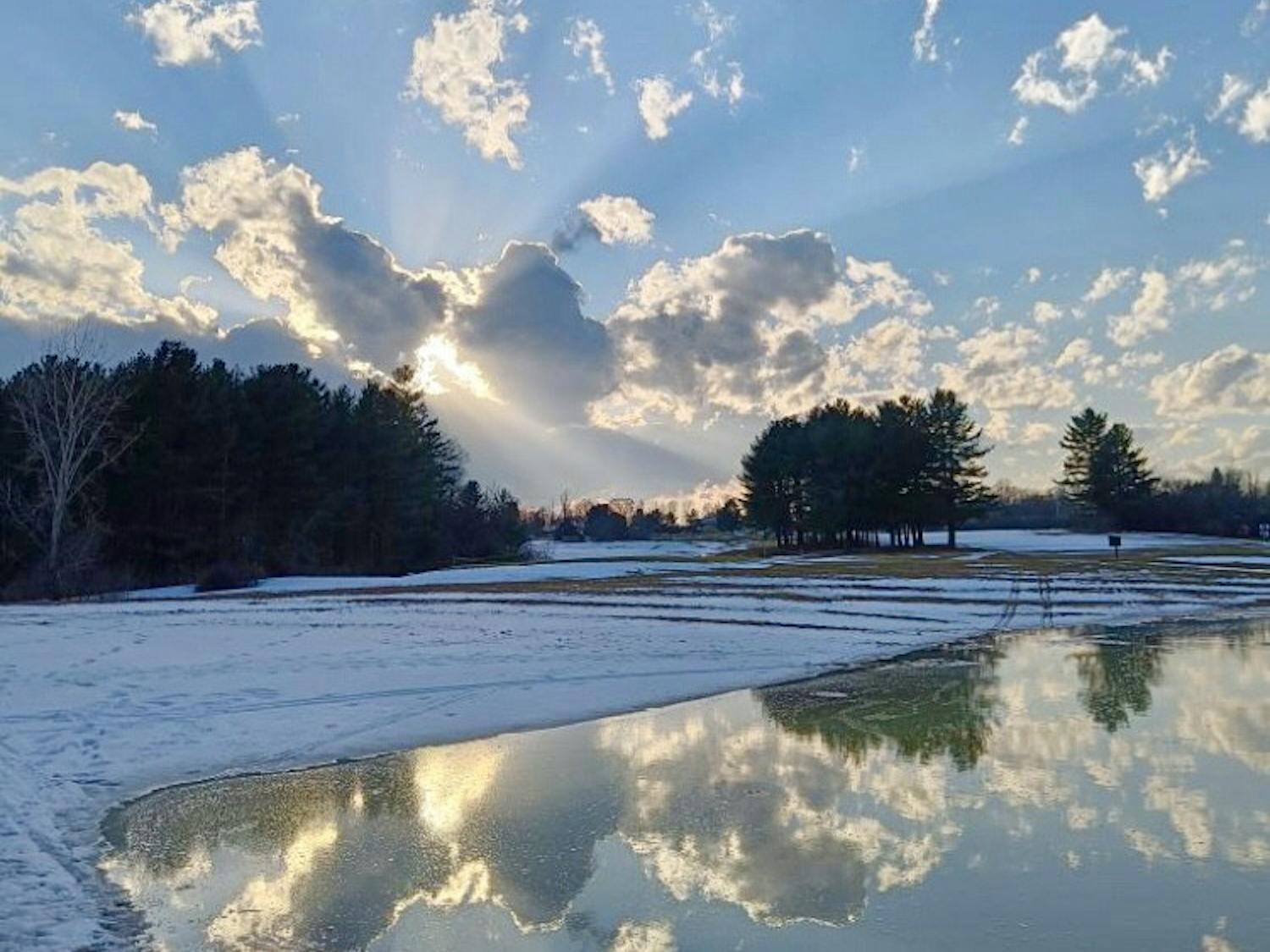 Sun beams over the golf course - Amaan Habibulla '25.jpg