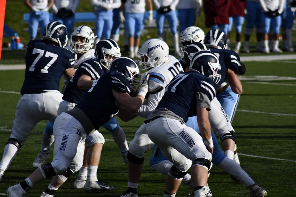 <span class="photocreditinline">MAX PADILLA/THE MIDDLEBURY CAMPUS</span><br />Middlebury’s and Tufts’ linemen face off on the line.