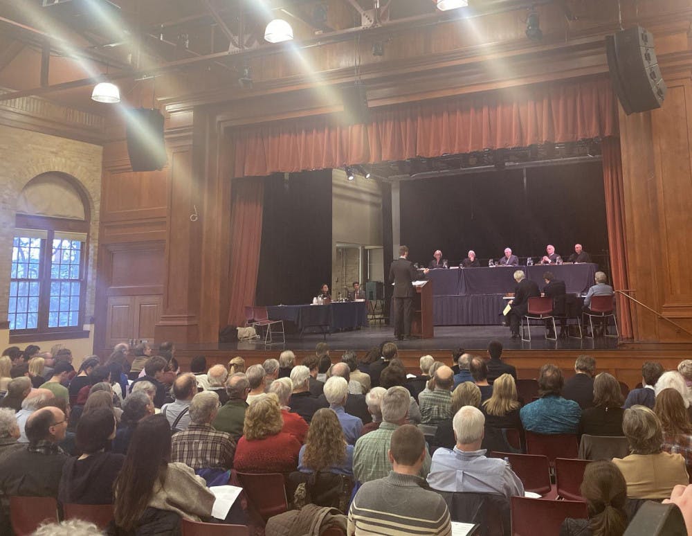 <span class="photocreditinline"><a href="https://middleburycampus.com/staff_profile/max-padilla/">MAX PADILLA</a></span><br />Students filled Wilson Hall January 15 to watch the Vermont Supreme Court hear oral arguments for multiple cases as part of their ‘On the Road Series.’