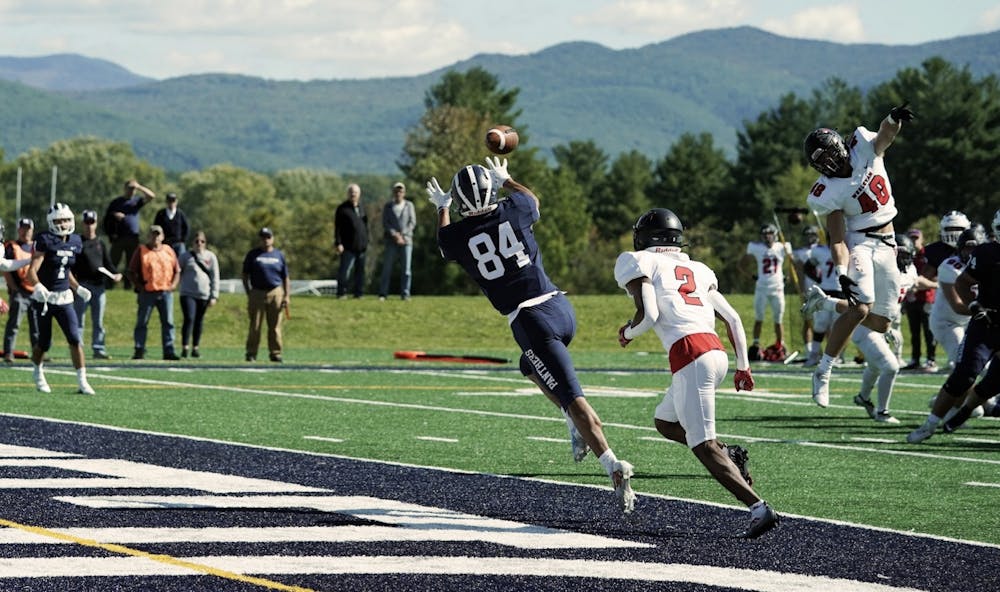 Donovan Wood ’24 catches a touchdown pass in Middlebury’s win over Wesleyan.
