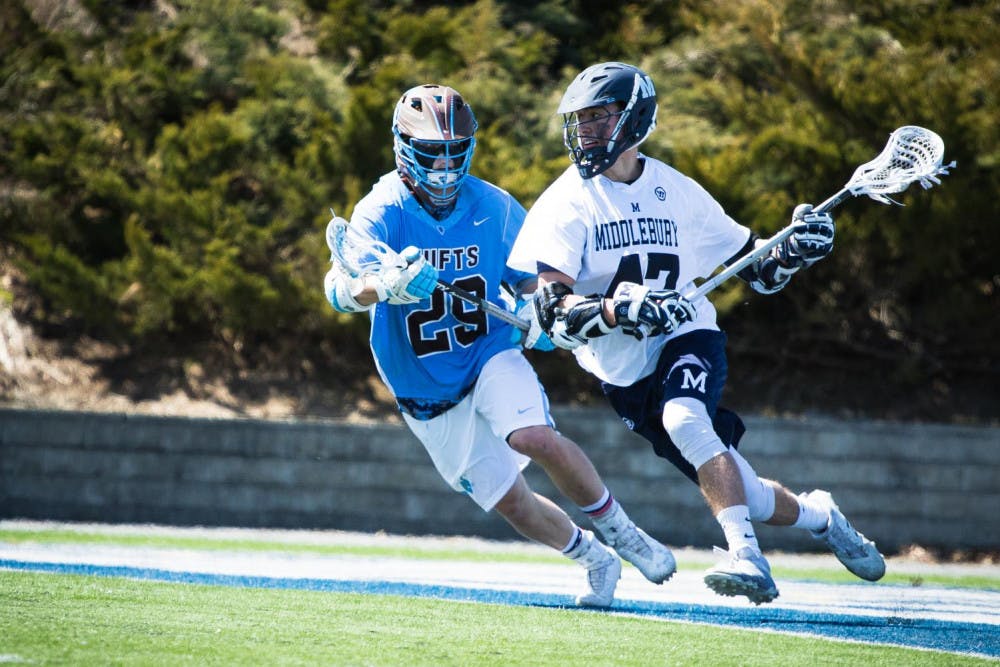 <span class="photocreditinline"><a href="https://middleburycampus.com/39670/uncategorized/michael-borenstein/">MICHAEL BORENSTEIN</a></span><br />Jack Gould ’19 cradles the ball away from a Tufts midfielder.