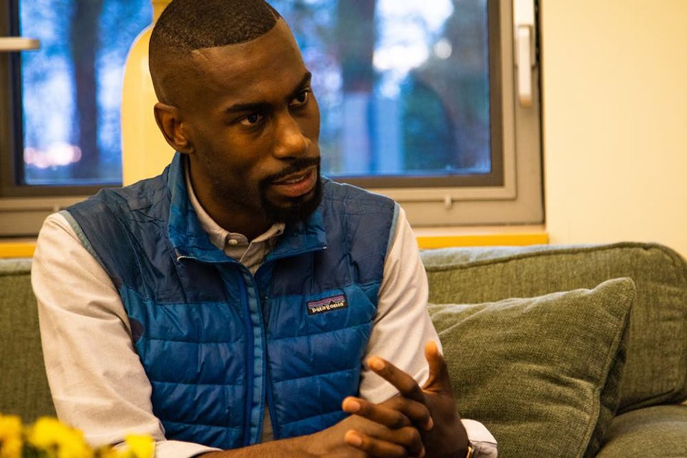 <span class="photocreditinline"><a href="https://middleburycampus.com/39670/uncategorized/michael-borenstein/">MICHAEL BORENSTEIN</a></span><br />DeRay Mckesson in an interview with The Campus.