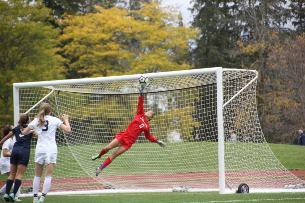 Womens-soccer_Emma-Stapleton