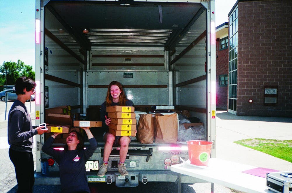 3.a-middfoods-delivery