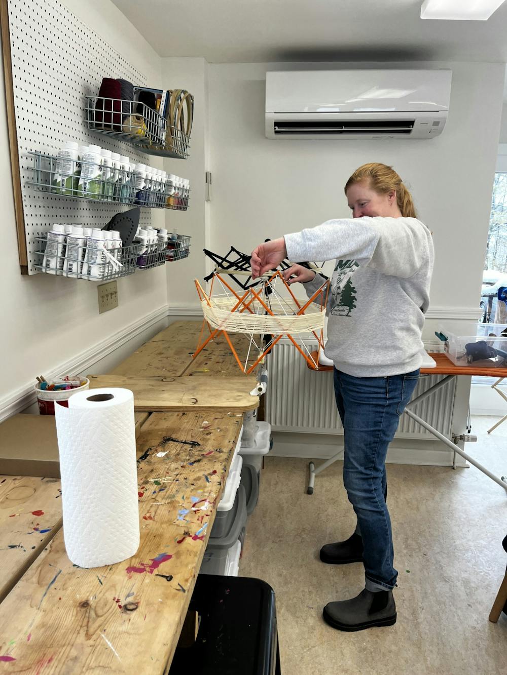 Coco Moseley and Ellery Foutch dye Middlebury sourced wool for the Community Tempestry Project.