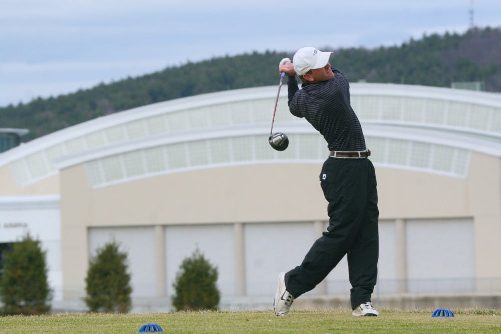 fbowenteeshot17thholeslightyrightbutOKonday1