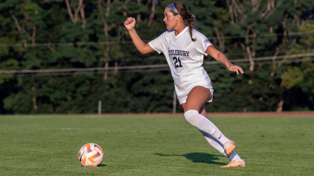 <p>Mia Feldman &#x27;27 dribbles up the field.</p>