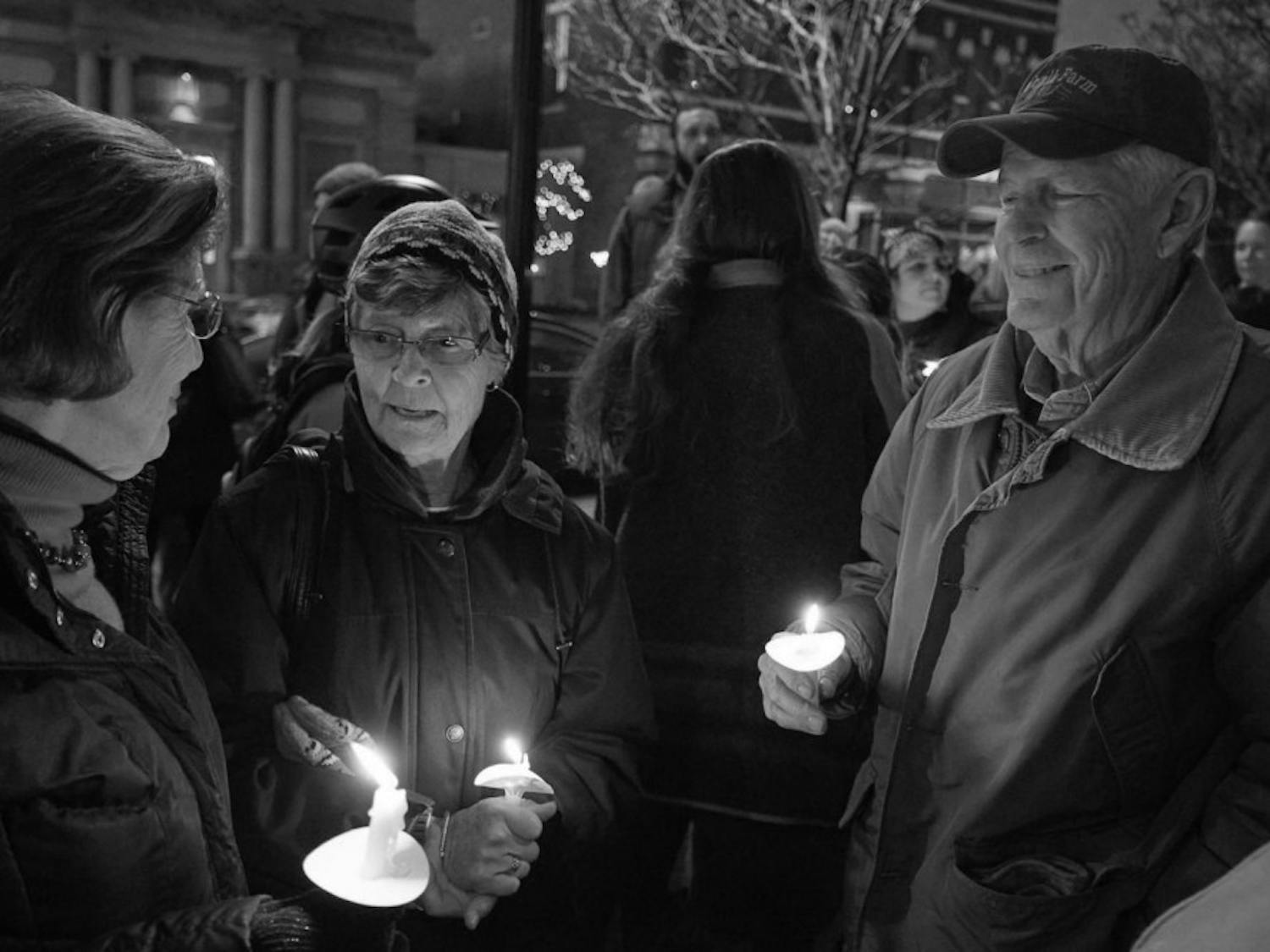 2015-candlelight-vigil