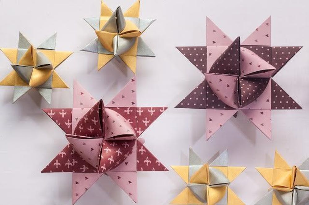 pixabay.com
Origami shapes add an elegant, unique twist to the traditional Christmas tree.