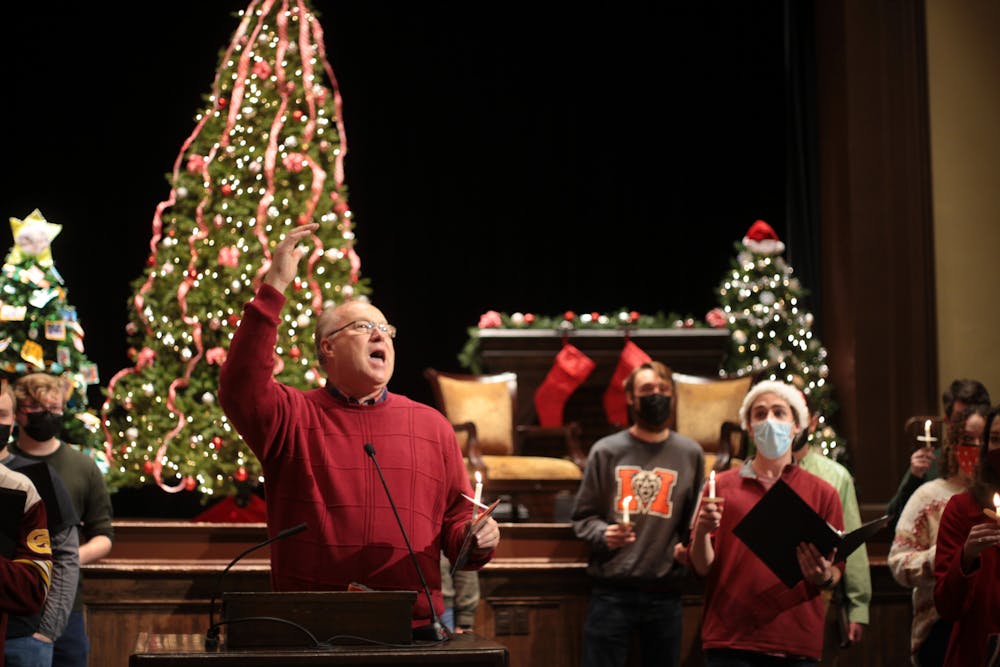 <p>Conductor Stanley Roberts leads the audience in a Christmas song.</p>