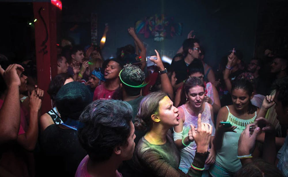 Young adults partying in a night club. Provided by Maurício Mascaro, Pexels.com
