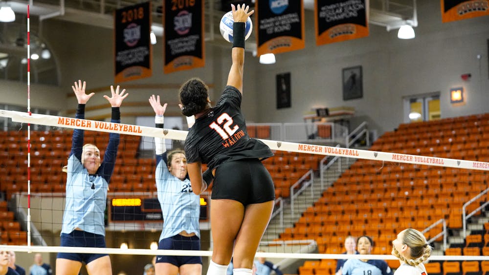 <p>Aliyah Waldon, 19, died Sunday after a months-long fight with bone cancer.</p>