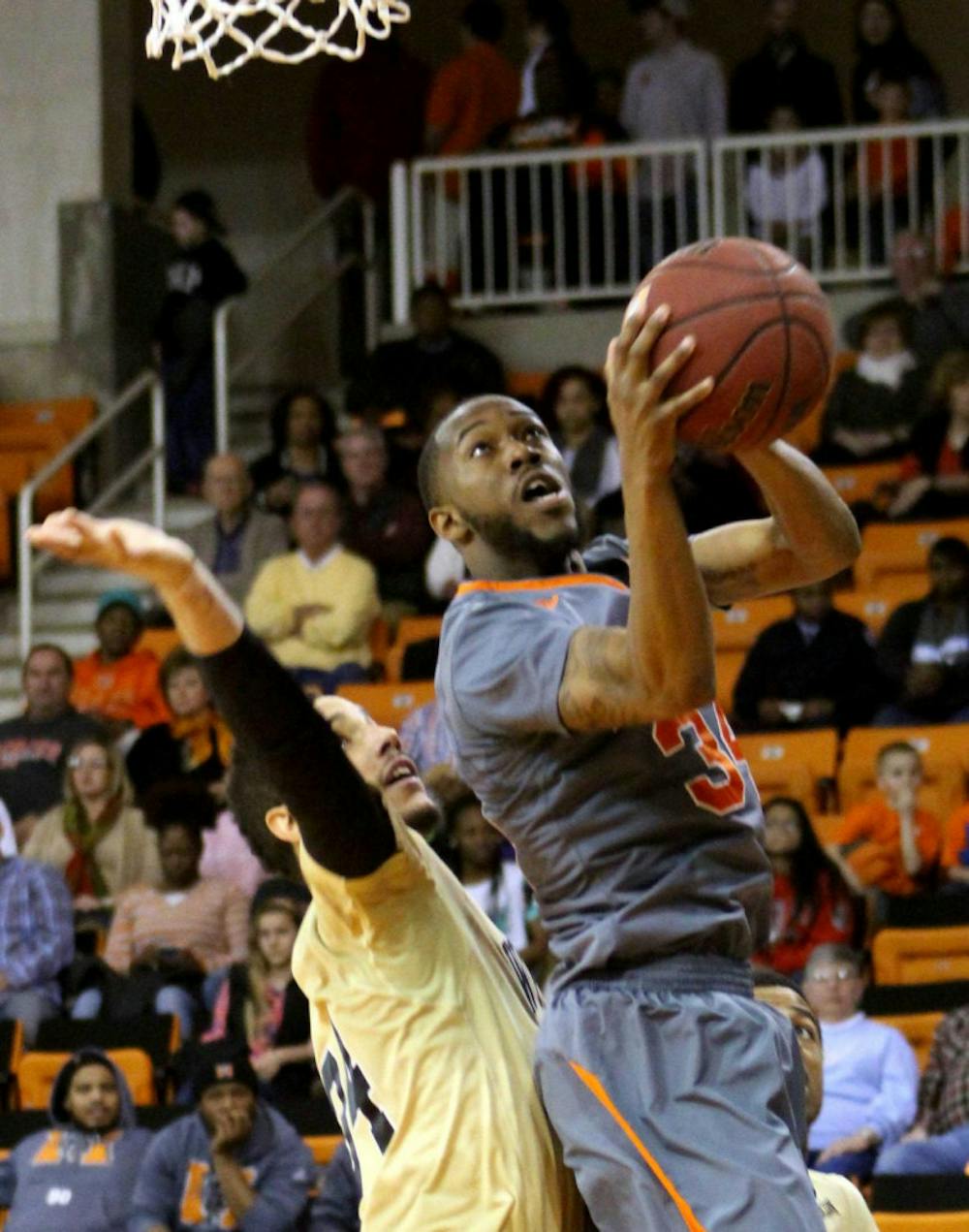 Mercer’s Jibri Bryan (34), right, goes for a basket with Wofford’s Lee Skinner (34) defending in 2015. Photo by Jenna Eason