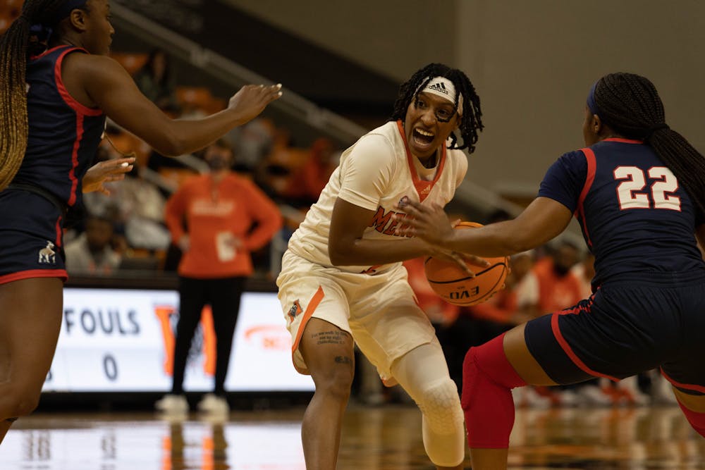 <p>Mercer&#x27;s Amoria Neal-Tysor fights through defenders in the Bears&#x27; game against Samford.</p>