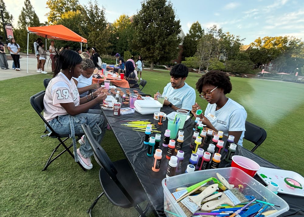 Students painting during Mercer Masala’s Mehndi and Moonlight event on Cruz Plaza on Oct. 17. The event drew a crowed of over 50 people.