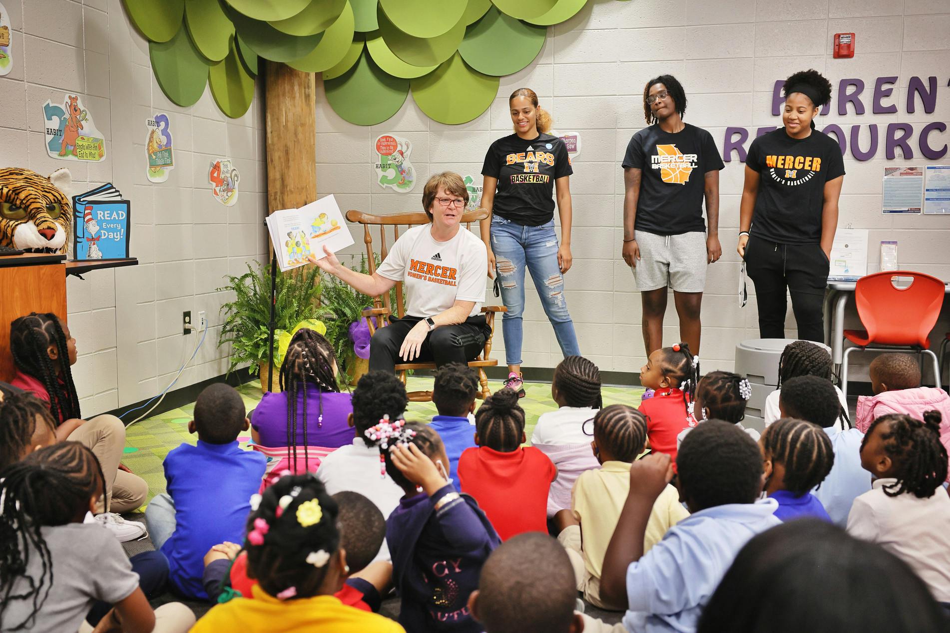 220812GardnerBookDonation_0369-1902x1440 (1).jpg