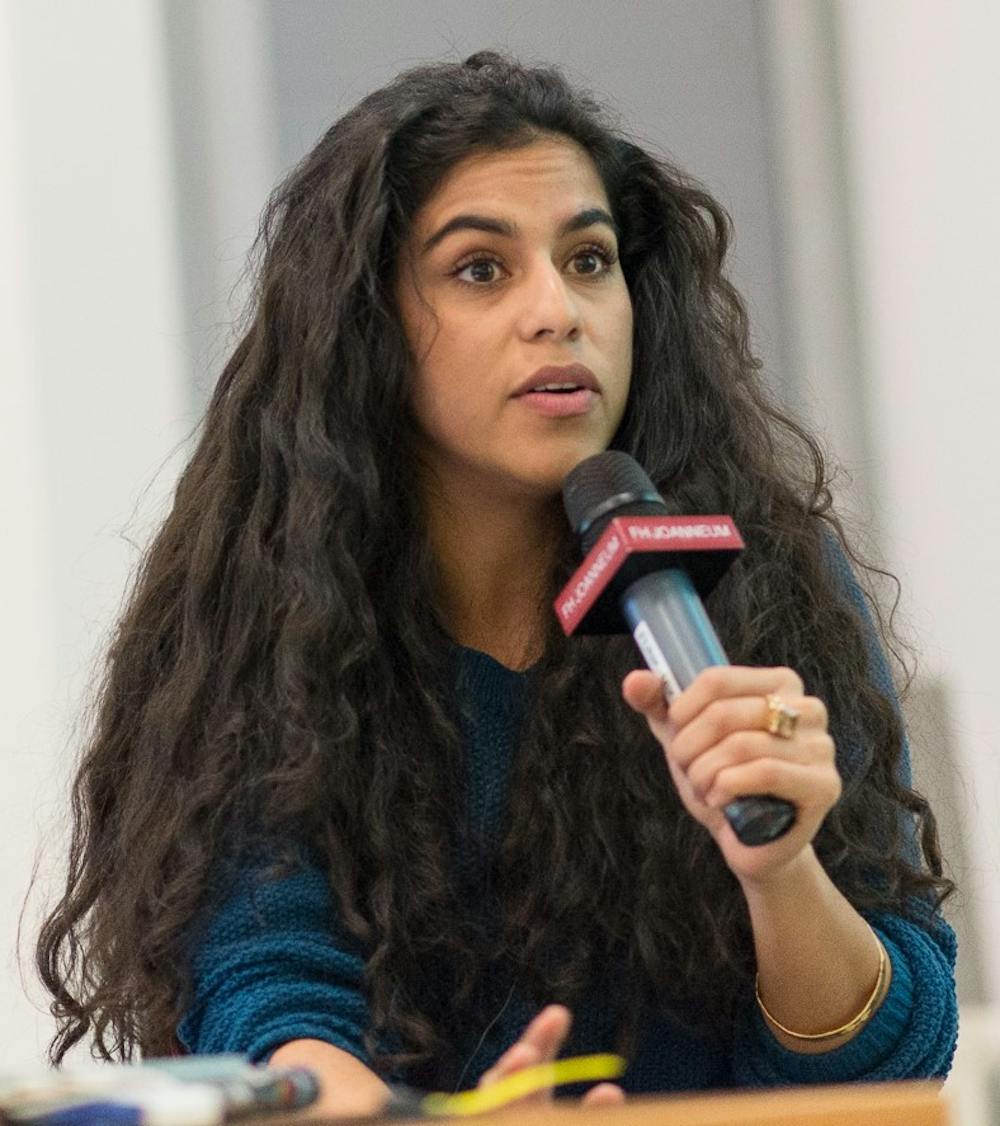 Mona Chalabi speaking at a symposium at FH Joanneum in December 2013.
