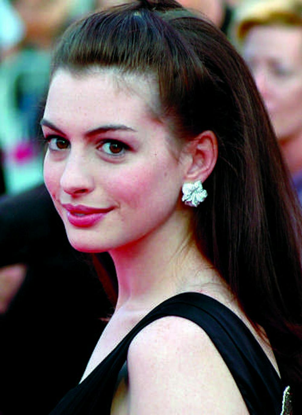 Anne Hathaway surprises fans with a sentimental performance as Jules Ostin in The Intern.