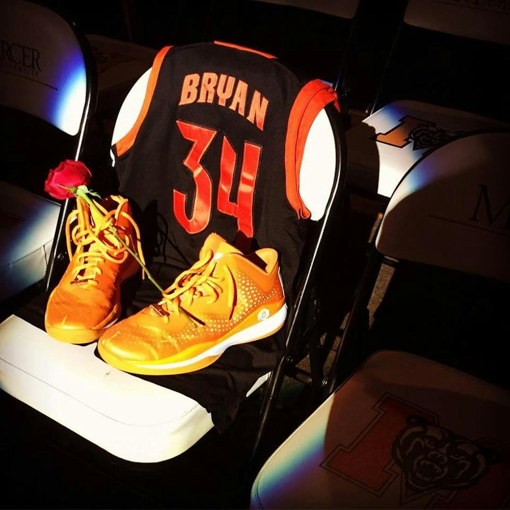 Mercer basketball remembers Jibri Bryan by placing his jersey and shoes on the bench during his vigil Wednesday night. Photo by Hayes Rule.