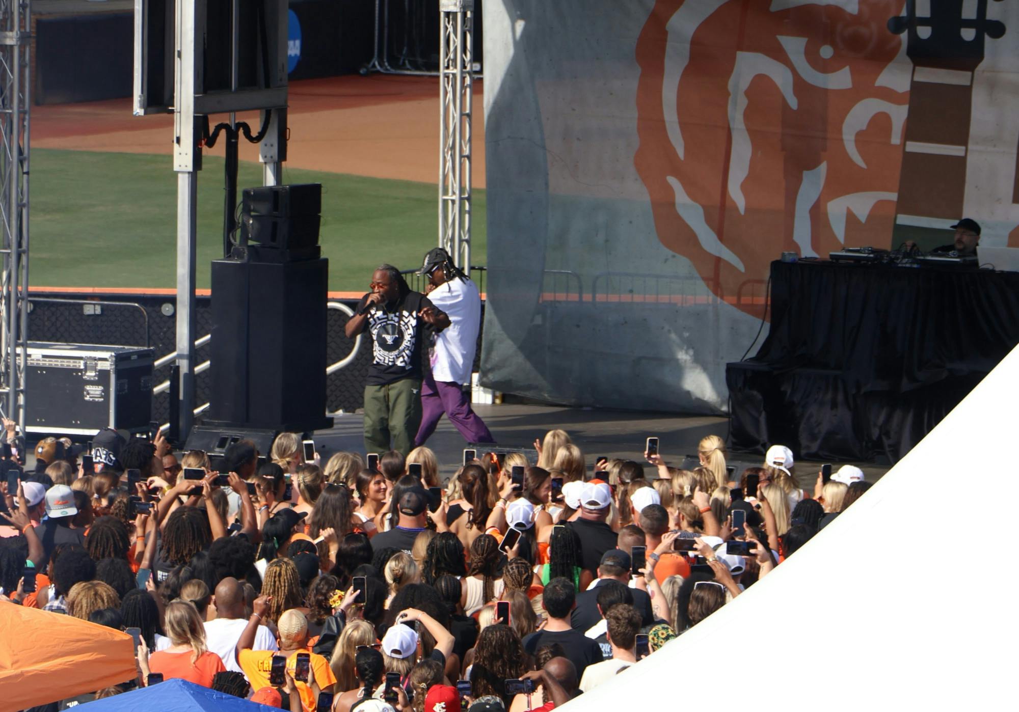 Ying Yang Twins draw tailgating crowd