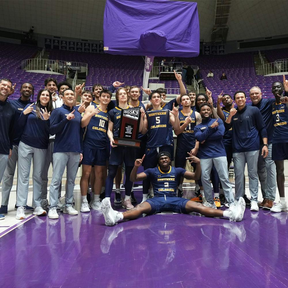 moeconlan_116489_12183995_Bears-MBB