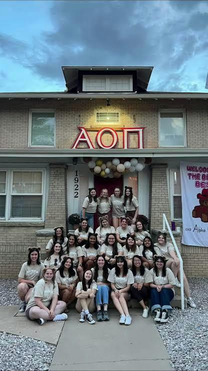 touartaries_150588_14657750_2. AOII UNCO .jpeg