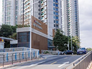 The Evergrande Group was founded in 1996 and was the largest conglomerate with various businesses and over 1,300 real estate projects in China (Photo courtesy of Wikimedia Commons / “EVERGRANDE GUOXIANG MOUNTAIN DEPARTMENT IN XIACUN ROAD, SHENZHEN (8)” by Dinkun Chen. CC-BY-SA-4.0. February 1, 2023).