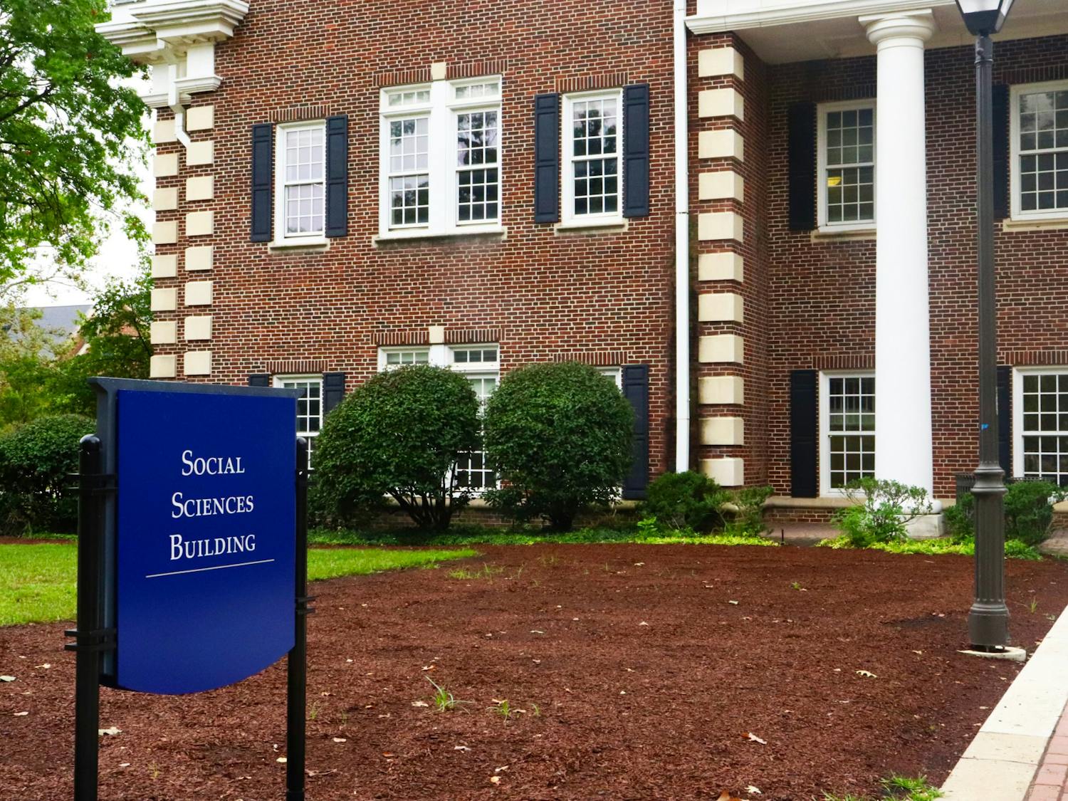 Humanities and Social Sciences (HSS) students meet up with peer mentors in their HSS 99 classes (Photo courtesy of Brooke Zevon / Staff Photographer).