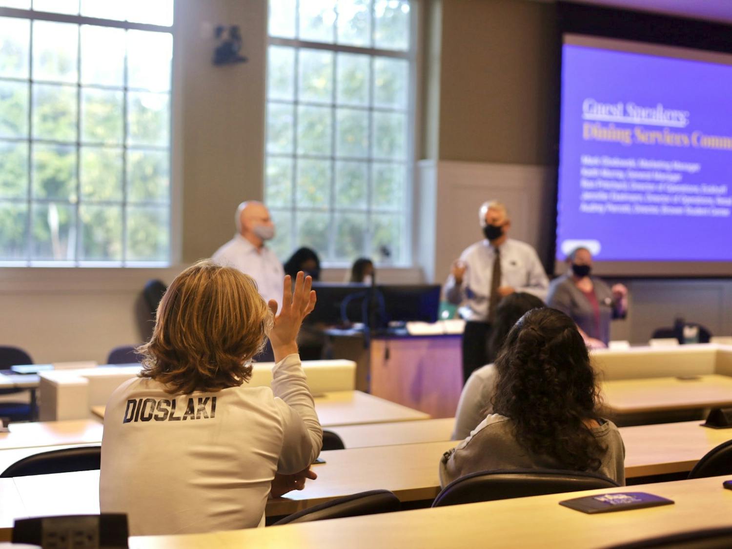 Students raise their hands to ask questions for the dining services committee at the Sept. 29 SG meeting (Kiara Fernandez / Photographer).