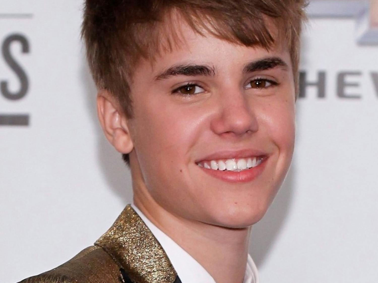 Justin Bieber returns to the stage at NHL afterparty. (Photo courtesy of Flickr / “Justin Bieber Billboard Music Awards 2011-12” by iLoveJB123 / September 23, 2011)