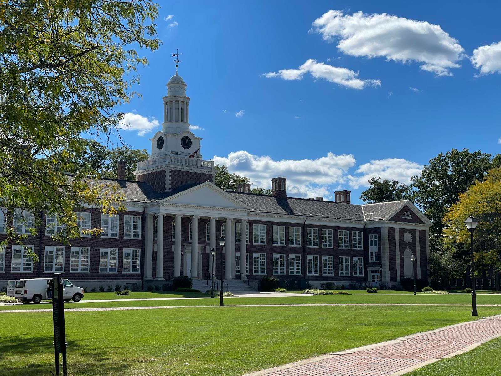 The College’s mask mandate will lift on March 12 (Kalli Colacino | The Signal). 