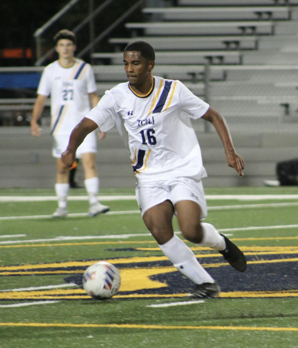 Junior midfielder and captain Julien Carraha (Photo courtesy of Elizabeth Gladstone / Multiamedia Coordinator).