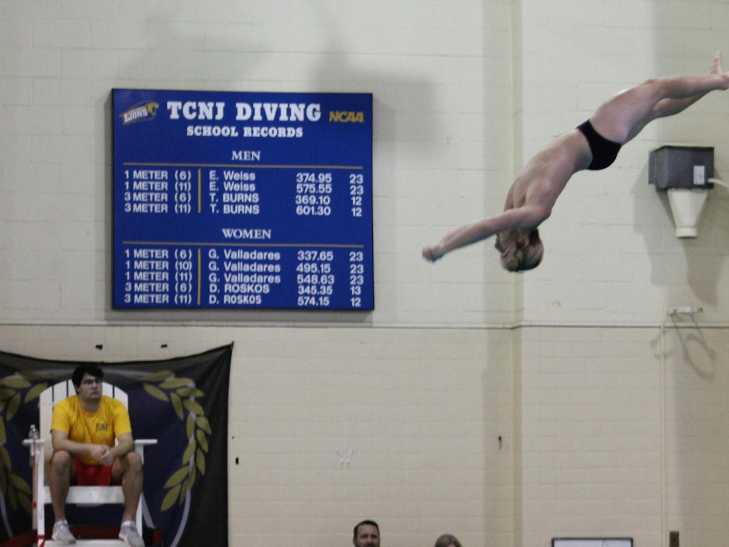 The College in a diving event (Photo courtesy of Elizabeth Gladstone / Multimedia Coordinator).