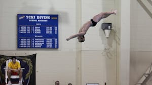 The College in a diving event (Photo courtesy of Elizabeth Gladstone / Multimedia Coordinator).