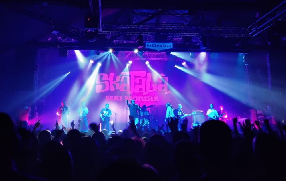 <p><em>Ticketmaster has had its fair share of controversies during its time as a legal entity. (Photo courtesy of </em><a href="https://commons.wikimedia.org/wiki/File:Concert_Skatal%C3%A0_(22-07-2022)_02.jpg"><u><em>Wikimedia Commons</em></u></a><em>)</em></p>