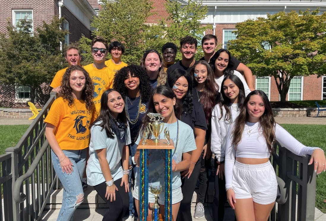The freshman, sophomore, junior and senior class councils with Chalileh (center). Chalileh is holding the homecoming trophy that will be presented to the winning class (Photo courtesy of Aria Chalileh). 