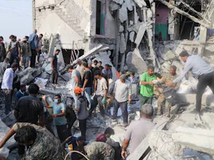 Iranian citizens go to the site where a Tomahawk missile struck an elementary school. (Photo courtesy of Wikimedia Commons)