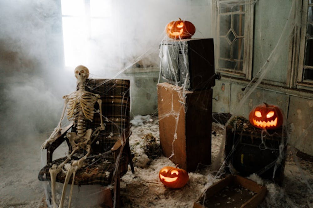 <p><em>Fog, cobwebs and skeletons grab some candy to get ready for the spooky season. (Photo courtesy of </em><a href="https://www.pexels.com/" target=""><em>Pexels</em></a><em>)</em></p>