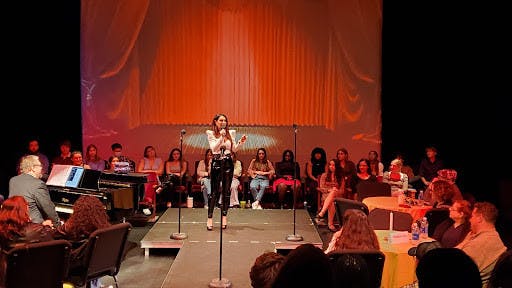 Jennifer Aydin from “The Real Housewives of New Jersey” cracking jokes before a captive audience (Photo courtesy of Catherine Gonzalez / Features Editor).