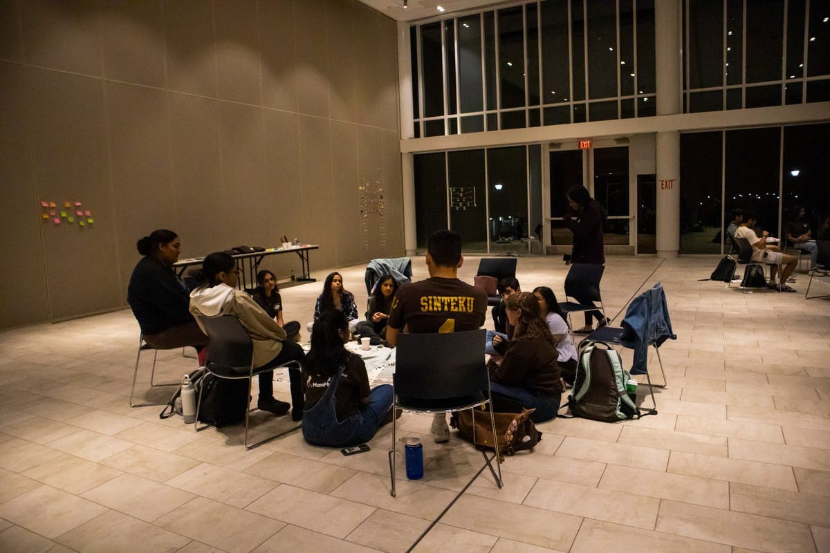 Peer-led group discusses mental health. (Photo courtesy of Shane Gillespie/Staff Photographer).