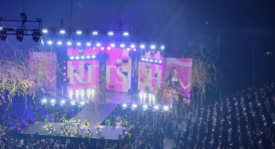 IVE performed in Newark at the Prudential Center, charming audience members with unforgettable songs and stage visuals (Photo by Olivia Harrison). 